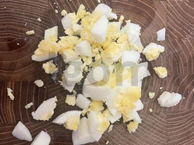 Salotos su jūros kokteiliu ir kiaušiniais Žingsnis 1