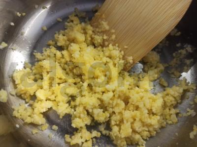 Kukurūzų košė su baklažanu ir svogūnu Žingsnis 1