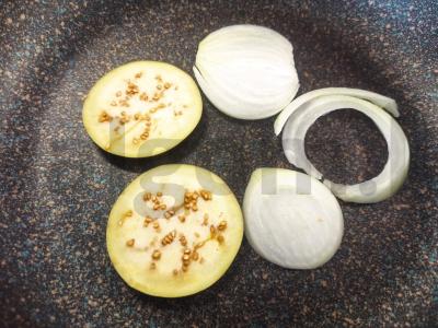 Kukurūzų košė su baklažanu ir svogūnu Žingsnis 2