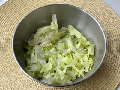 Salotas su vištiena, feta sūriu ir daržovėmis Žingsnis 2