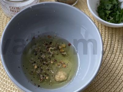 Salotas su vištiena, feta sūriu ir daržovėmis Žingsnis 6