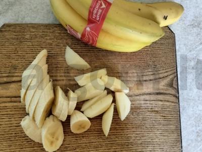 Naudingas kokteilis iš kivio, banano, petražolių ir obuolio Žingsnis 2