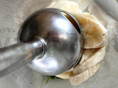 Naudingas kokteilis iš kivio, banano, petražolių ir obuolio Žingsnis 3