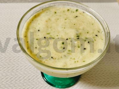 Naudingas kokteilis iš kivio, banano, petražolių ir obuolio Žingsnis 4