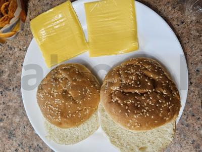 Skanus vištienos, sūrio ir vyšninio pomidoro burgeris Žingsnis 2