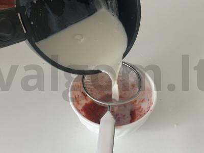 Uogų-pieno desertas Žingsnis 8