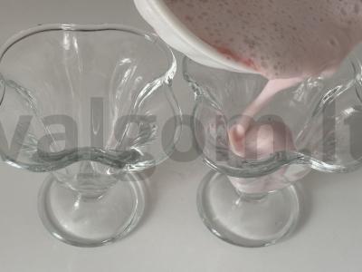 Uogų-pieno desertas Žingsnis 10