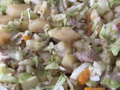 Keptas patiekalas su jauna kopūstu ir kiauliena Žingsnis 4