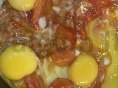 Šoninė su pomidorais kiaušinyje Žingsnis 4