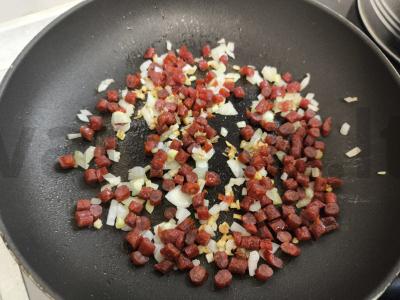 Karbona su rūkytomis dešrelėmis Žingsnis 2