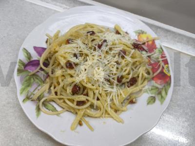 Karbona su rūkytomis dešrelėmis pagrindine nuotrauka