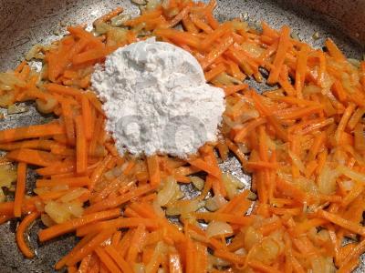 Puikus menkė su daržovėmis grietinės padaže Žingsnis 3