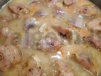 Puikus menkė su daržovėmis grietinės padaže Žingsnis 4