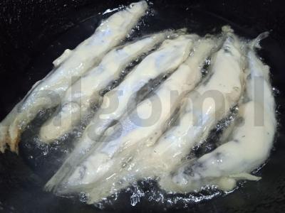 Kepta šprotų žuvis alaus tešloje Žingsnis 5