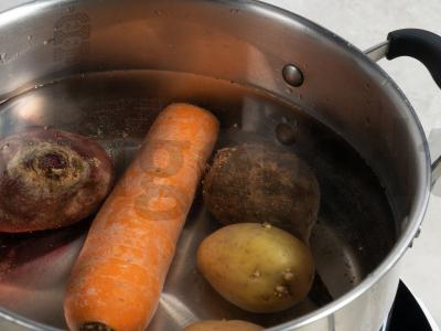 Sluoksniuotas salotas su lašiša Žingsnis 1