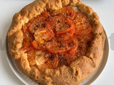 Varškės galeta su pomidorais ir fetos sūriu pagrindine nuotrauka