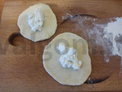 Kibinai su varške ir cukrumi orkaitėje Žingsnis 3