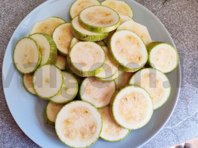 Kepti cukinijos su česnaku ir balzaminiu padažu Žingsnis 1