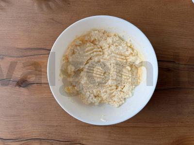 Grietinėlės pyragas su uogomis varškės tešloje Žingsnis 1