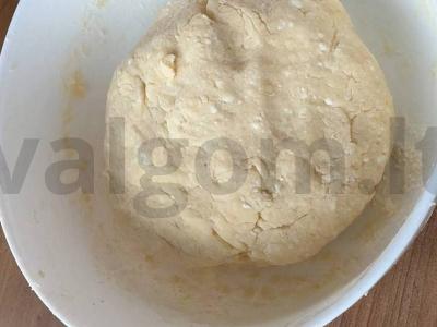 Grietinėlės pyragas su uogomis varškės tešloje Žingsnis 2