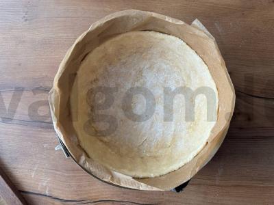 Grietinėlės pyragas su uogomis varškės tešloje Žingsnis 3