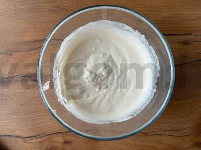 Grietinėlės pyragas su uogomis varškės tešloje Žingsnis 4