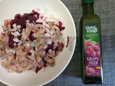 Burokėlių salotas su silke ir vynuogių aliejumi Žingsnis 4