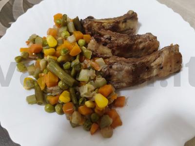 Kiaulienos šonkauliai su meksikietiška mišiniu pagrindine nuotrauka