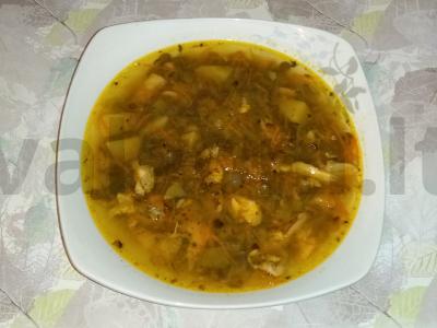 Vištienos sriuba su žaliaisiais lęšiais pagrindine nuotrauka