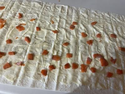 Sotūs ritinėliai lavaše su šviežiu krapu ir žuvimi Žingsnis 6