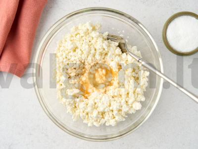 Morkų-varškės pyragas su bananais Žingsnis 1