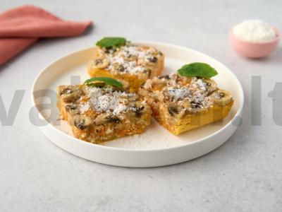 Morkų-varškės pyragas su bananais pagrindine nuotrauka