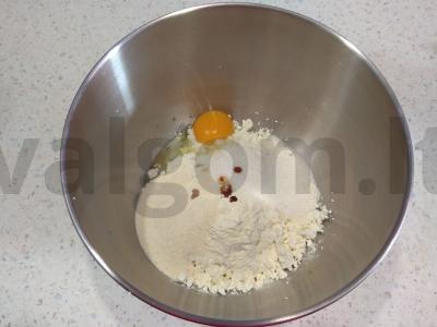 Sūrio blynai „Kaip Pasakų šalyje“ Žingsnis 1