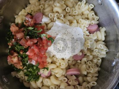 Sultinga makaronų patiekalas su dešrelėmis ir daržovėmis Žingsnis 4