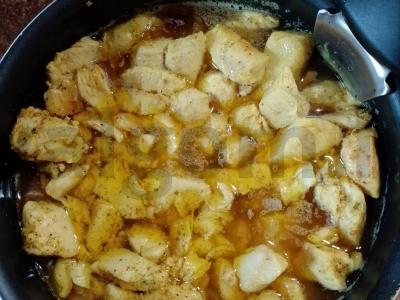 Vištienos krūtinėlė, troškinta su ciberžole Žingsnis 2