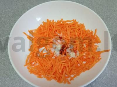 Greita morkų salotos pagal korėjietišką receptą Žingsnis 4
