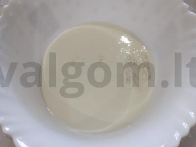 Švelnūs kokosų blynai su kefyru Žingsnis 1