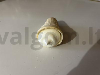 Pieno-vyšnių kokteilis su ledais Žingsnis 1