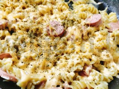 Makaronai su dešrelėmis, kiaušiniu ir pienu per 15 minučių Žingsnis 7