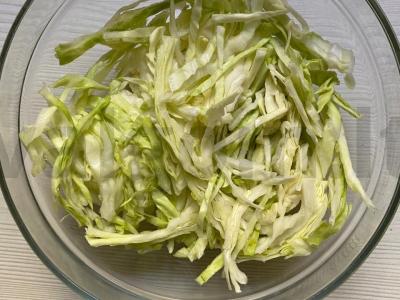 Vitaminų salotas su daržovėmis, žaliu obuoliu ir krapais Žingsnis 1