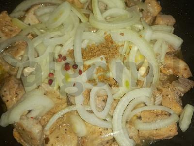 Troškinta kopūstai su kiauliena ir pomidorų pasta Žingsnis 3