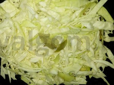 Troškinta kopūstai su kiauliena ir pomidorų pasta Žingsnis 4