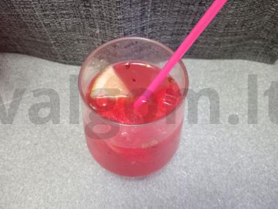 Aviečių-citrinų gėrimas su arbūzų ledu pagrindine nuotrauka