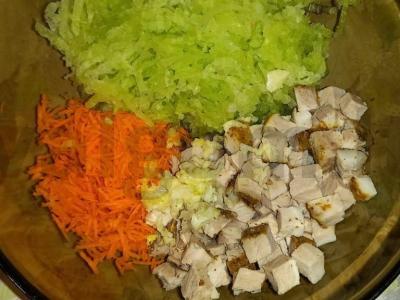 Salotas su žaliaisiais ridikėliais ir šonine „Greitas“ Žingsnis 4