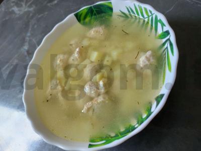 Vištienos faršo kukulių sriuba pagrindine nuotrauka