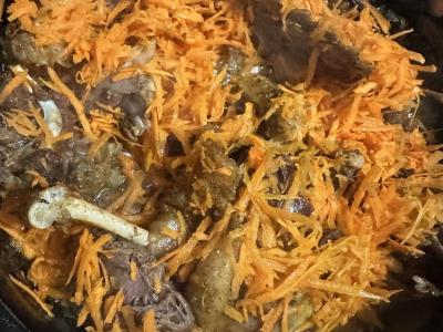 Šernas, kepamas su daržovėmis Žingsnis 4