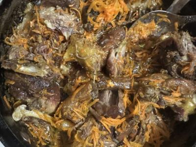 Šernas, kepamas su daržovėmis pagrindine nuotrauka