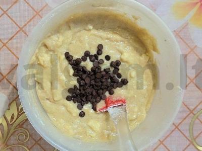 Bananų keksiukai su avižų miltais ir šokoladu Žingsnis 6