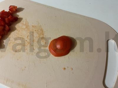 Daržovių salotas su grietinės padažu ant tostų Žingsnis 4