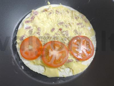 Tortilija su dešra ir pomidorais pusryčiams Žingsnis 5